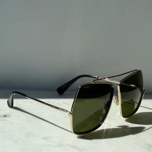 NWT Max Mara Oversized Sunglasses in Gold - Picture 2 of 3